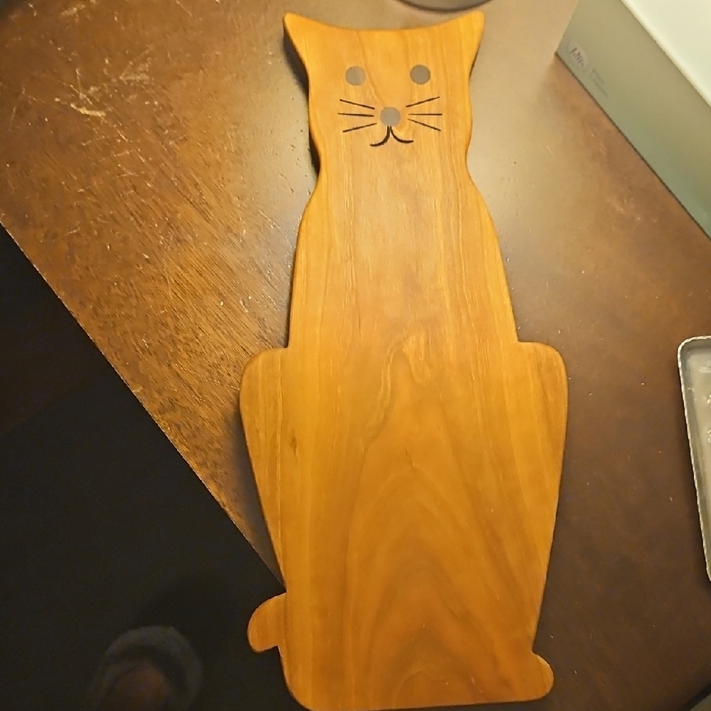 New Wooden Cat Shaped Cutting Board- 16.5x8"